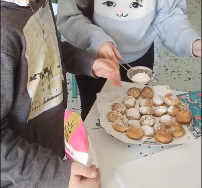 Φτιάχνουμε κουραμπιέδες; κουραμπιεδεσ