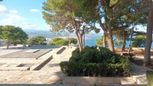 a8b7bcc1 9979 403f 9925 af57f383a5e7