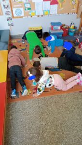 γυμναζόμαστε