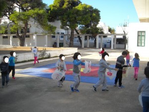 Φυλακίζουμε τον αέρα σε μια πλαστική σακούλα .