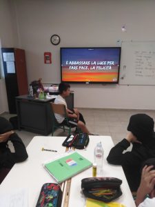 TRAGOYDIA SE DIAFORETIKES GLOSSES 2