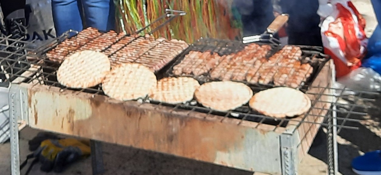 ΤΣΙΚΝΟΠΕΜΠΤΗ ΤΣΙΚΝΙΣΕ, ΓΑΪΤΑΝΑΚΙ ΓΥΡΙΣΕ!!!