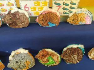 Η ΑΡΚΟΥΔΑ ΠΟΥ ΚΟΙΜΑΤΑΙ