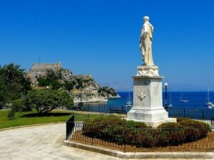 καποδιστριασ αγαλμα πάνω πλατεια