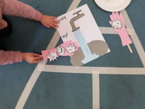 πως διώχνουμε τα μικρόβια από πάνω μας νεράκι σαπούνι