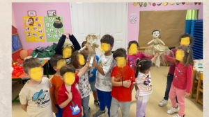 Τα παιδιά γνωρίζονται με τον Σοφοκλή και την Ηλέκτρα και χορεύουν μαζίτους 2