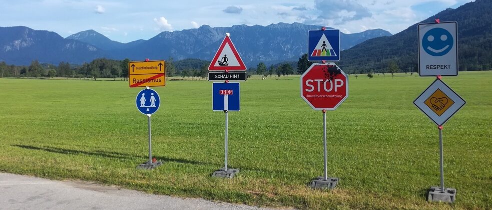 Οδικές Πινακίδες Δικαιοσύνης