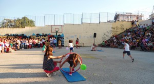 Χαιρετισμός και υπόκλιση από την Α΄ τάξη