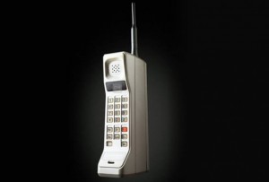 first-motorola-cell-phone-1973