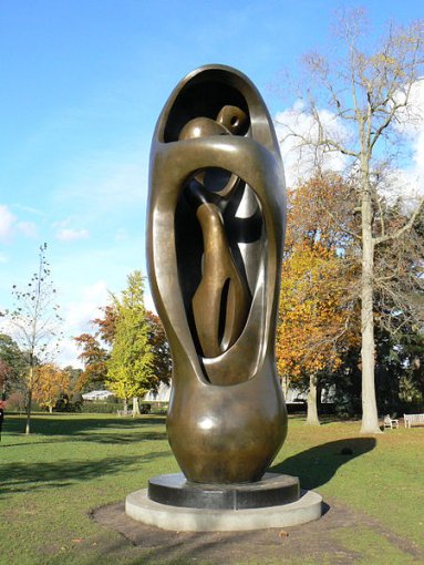 Large Upright Internal/External Form, Henry Moore, 1982