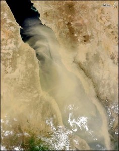 Καταιγίδα σκόνης πάνω από την   Ερυθρά Θάλασσα.