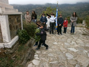 Κατάθεση στεφάνου από το Νηπιαγωγείο