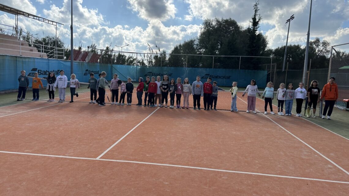 ΠΑΙΧΝΙΔΙ ΣΤΟ TENNIS CLUB