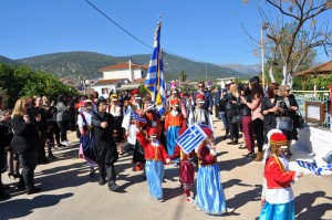 παρέλαση από το ναό της Αγίας Μαρίνας προς το σχολείο 