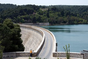 Lake_Marathon_Dam,_Greece