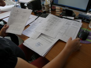 Φωτογραφία της θέσης εργασίας και έγγραφα της εγκυκλίου