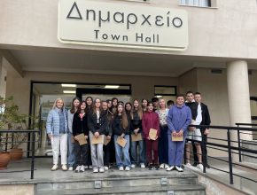 Επίσκεψη της Γ' Τάξης στο Δημαρχείο Αγιάς