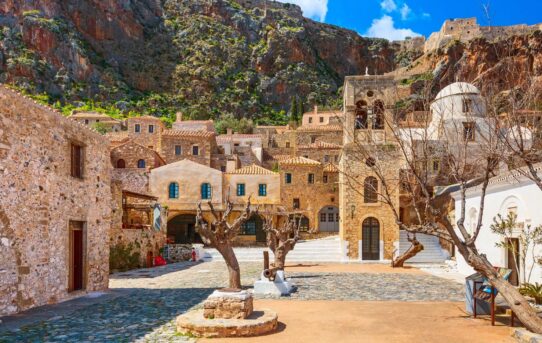 old houses town square monemvasia