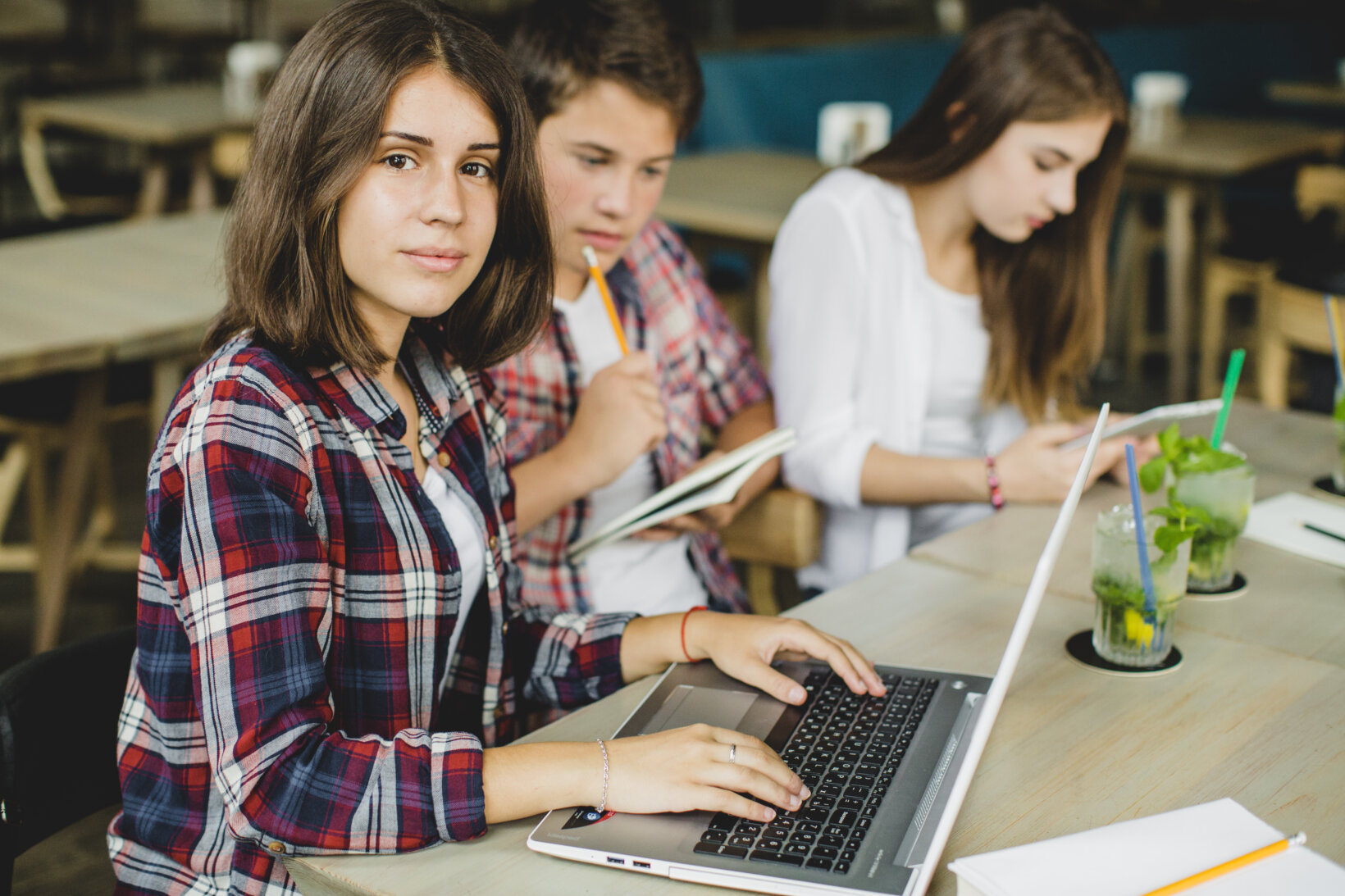 youngsters studying cafe