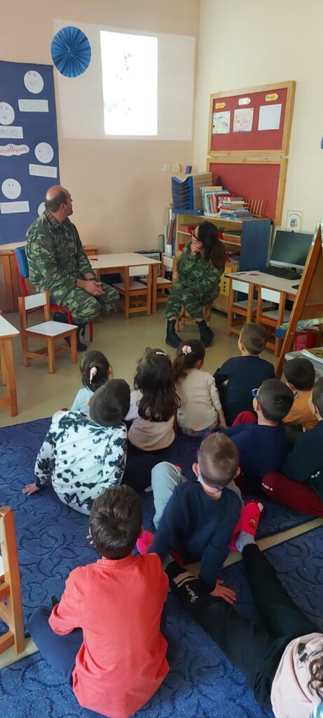 επίσκεψη στρατιωτικών2