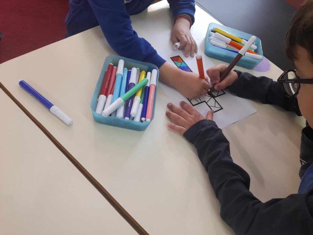 ΕΤΟΙΜΑΖΟΥΜΕ ΤΙΣ ΚΑΡΤΕΣ ΤΟΥ ΠΑΣΧΑ 1