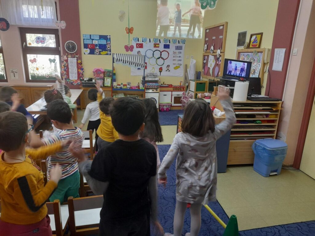 Εtwining Μιλάμε γνωριζόμαστε και αθλούμαστε με άλλα σχολεία μαζί