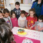 ετοιμαζόμαστε για το σβησιμο των κεριών