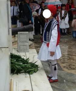 ΚΑΤΑΘΕΣΗ ΣΤΕΦΑΝΟΥ ΣΤΟΥΣ ΗΡΩΕΣ ΑΠΟ ΤΟ ΝΗΠΙΑΓΩΓΕΙΟ.