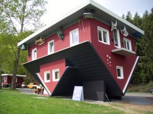 Edersee Haus auf dem Kopf 1 TSWE 585x439