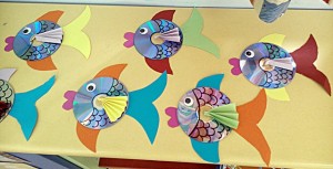 Ψαράκια φτιαγμένα με cd's και πολύχρωμα χαρτόνια.