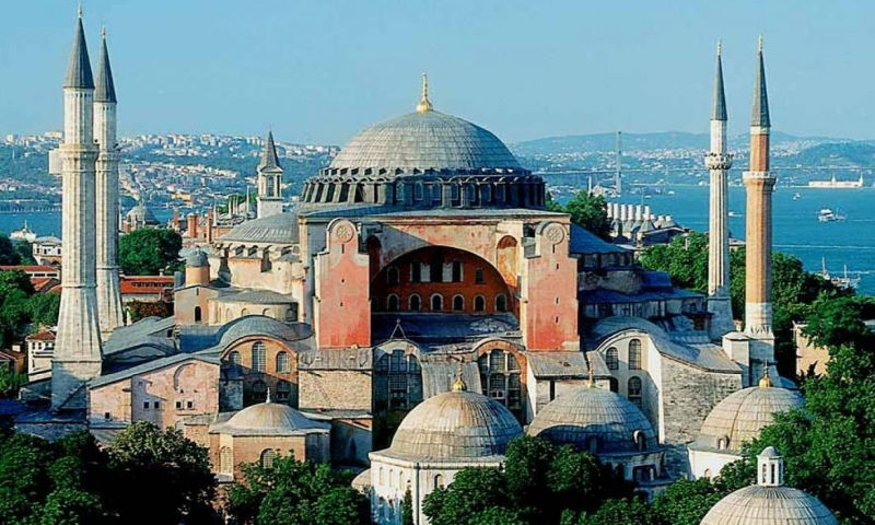 agia sofia o yperlampros naos