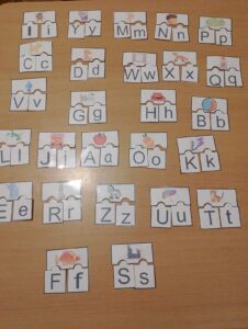 Vivi Hamilou Alphabet puzzle cards 6